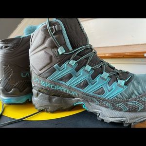 women’s la sportiva ultra raptor II Mid W’s GTX Carbon/Topaz hiking boots